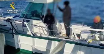 La Guardia Civil auxilia a 3 personas de una embarcación a la deriva en Tarragona