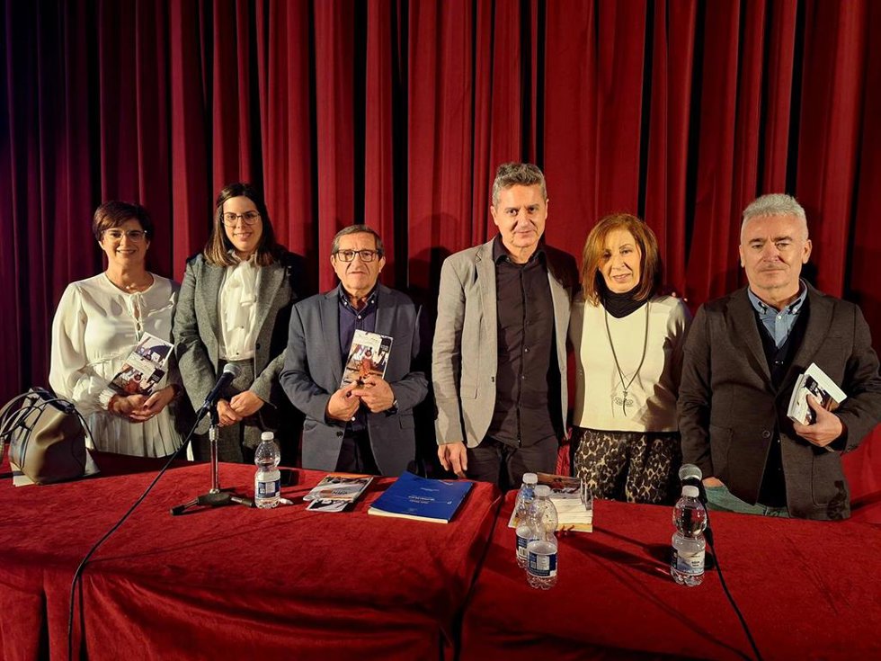 Presentación del libro 'Remedios Martínez. La sonrisa clara de un piano en Serón' en Almería.