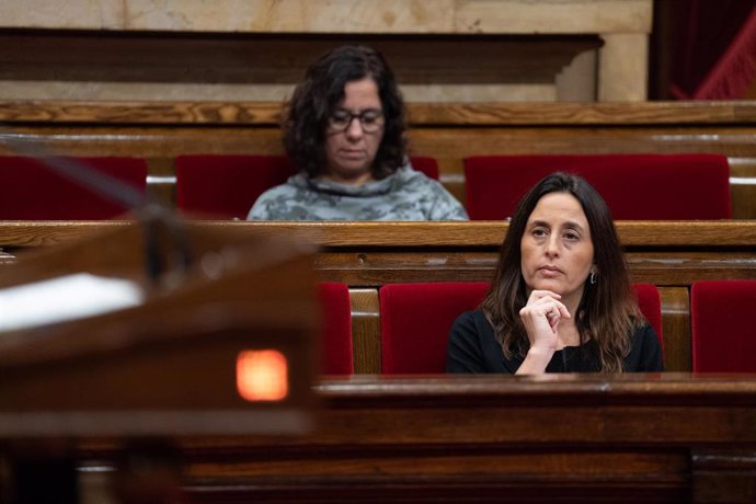 La consellera de Educación y Formación Profesional, Esther Niubó, durante una sesión plenaria en el Parlament de Catalunya, a 17 de diciembre de 2024, en Barcelona, Catalunya (España). Desde el hoy por la tarde hasta el jueves, 19 de diciembre, se sustanc