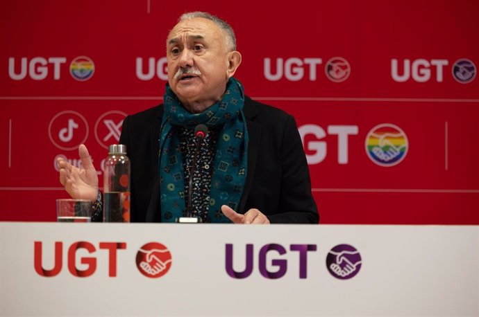 El secretario general de UGT, Pepe Álvarez, interviene durante una rueda de prensa, en la sede de UGT, a 8 de enero de 2025, en Madrid (España). 