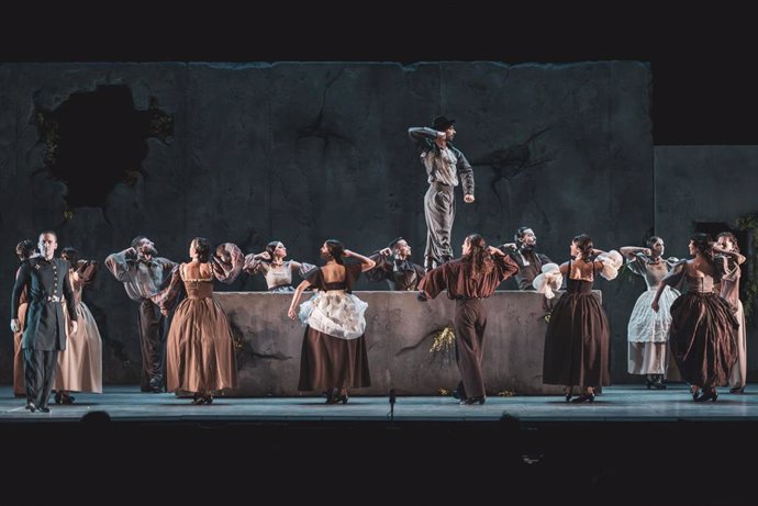 El Ballet Flamenco de Andalucía visita el Festival Flamenco de Nîmes con la obra 'Pineda'.