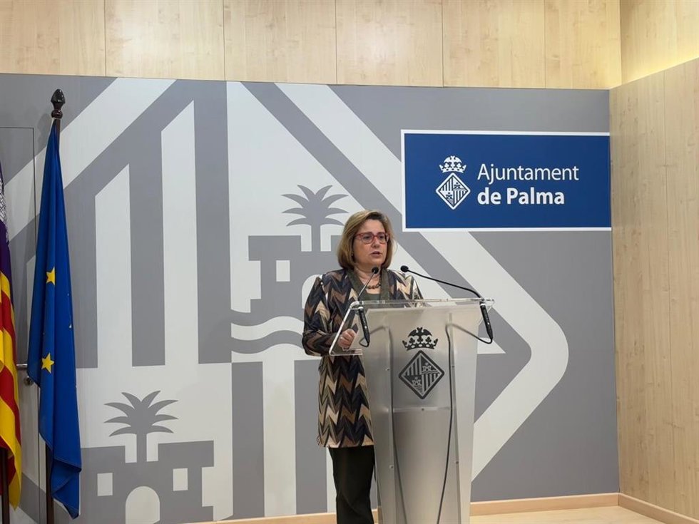 La portavoz del equipo de gobierno de Cort, Mercedes Celeste, en rueda de prensa.