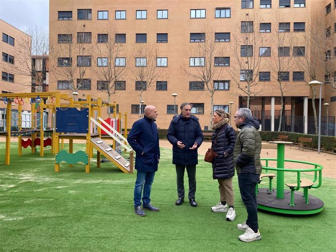 El Ayuntamiento de Salamanca finaliza la remodelación de las 13 plazas del barrio de El Zurguén.