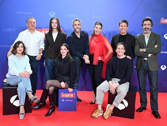 Susi Caramelo, Roberto Brasero, Victoria Federica, Lola Lolita, Roberto Leal, Pilar Rubio, Gotzon Mantuliz, Manuel Díaz 'El Cordobés' y Juan del Val posan durante la presentación de la nueva edición de 'El Desafío'