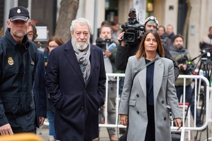 El cap de gabinet de la presidenta de la Comunitat de Madrid, Isabel Díaz Ayuso, Miguel Ángel Rodríguez (c), a la seua arribada a declarar al Tribunal Suprem