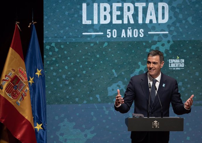 El presidente del Gobierno, Pedro Sánchez, interviene durante el acto 'España en Libertad', en el Auditorio del Museo Nacional Centro de Arte Reina Sofía, a 8 de enero de 2025, en Madrid (España). Este es el primer acto de los más de cien eventos que el G