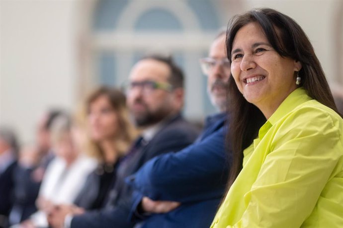 Archivo - La presidenta de Junts per Catalunya, Laura Borràs (d), durante el 10 aniversario del 9N, en el Parlament de Cataluña, a 19 de noviembre de 2024, en Barcelona