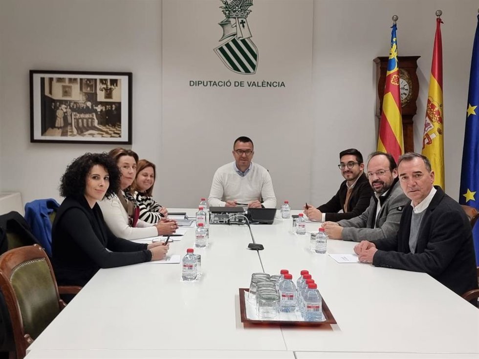 Imagen de la reunión de Mompó con los alcaldes y alcaldesas