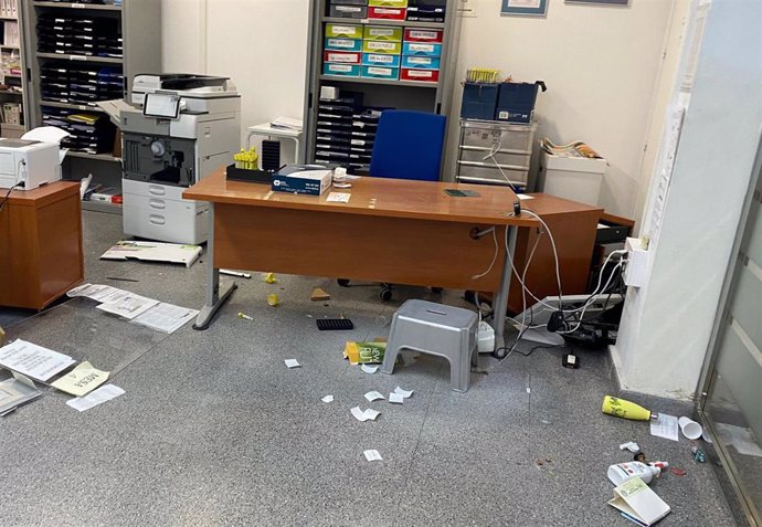 Daños ocasionados en el centro de salud de Las Delicias en Jerez de la Frontera por un usuario.