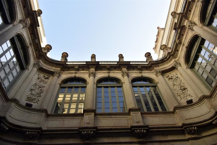 Archivo - Patio interior del Palau de la Virreina, a 23 de febrero de 2022, en Barcelona, Catalunya (España)