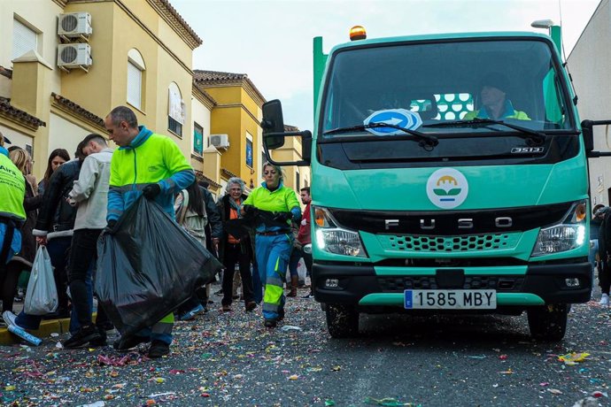 Limpieza de la empresa municipal Aira Gestión Ambiental durante la Cabalgata de Reyes.