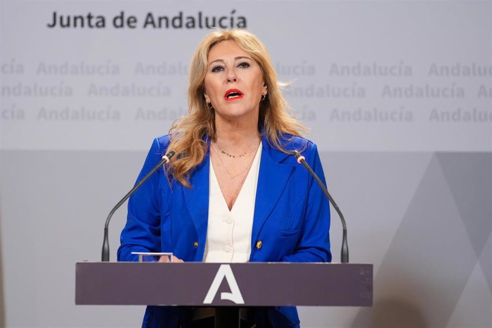 La consejera de Economía, Hacienda y Fondos Europeos y portavoz del Gobierno, Carolina España, durante la rueda de prensa posterior al Consejo de Gobierno. A 8 de enero de 2025, en Sevilla (Andalucía, España). El Consejo de Gobierno de la Junta de Andal