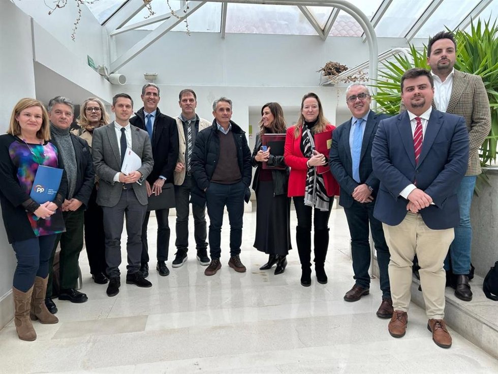 Los presidentes de CEOE y de las Cámaras de Comercio de Cantabria y Torrelavega participan en comisión parlamentaria sobre la Ley de Simplificación Administrativa de la región