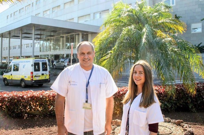 Los investigadores del Hospital de La Candelaria, Carlos Flores, y Beatriz Guillén