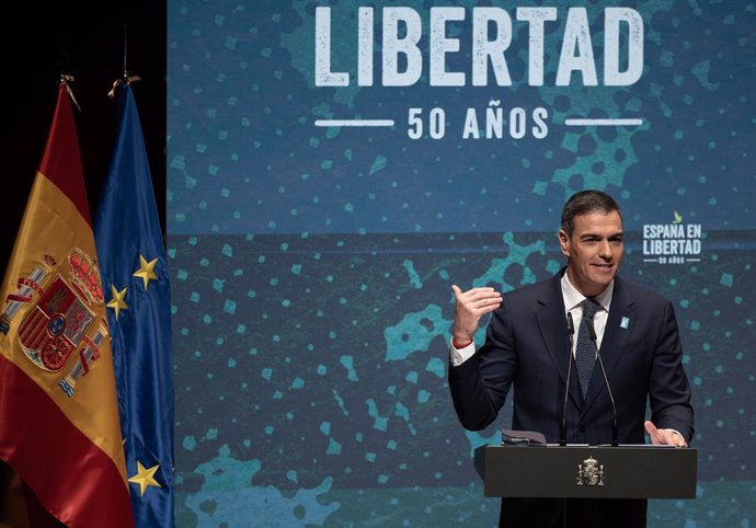 El presidente del Gobierno, Pedro Sánchez, interviene durante el acto 'España en Libertad', en el Auditorio del Museo Nacional Centro de Arte Reina Sofía, a 8 de enero de 2025, en Madrid (España).