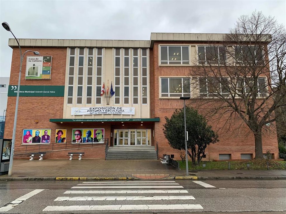 Archivo - Fachada de la Biblioteca Municipal de Ponferrada (León).