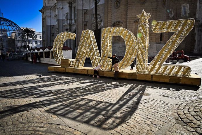 Detalle del alumbrado de Navidad en la ciudad de Cádiz