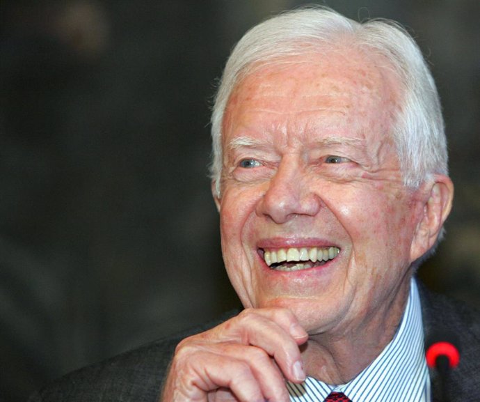 Archivo - FILED - 04 October 2007, Lower Saxony, Lueneburg: Former US President Jimmy Carter smiles during a ceremony at the Lueneburg St. Michaelis church.   Former US president Jimmy Carter has died aged 100, the Carter Center confirmed. Photo: Hans-Jür