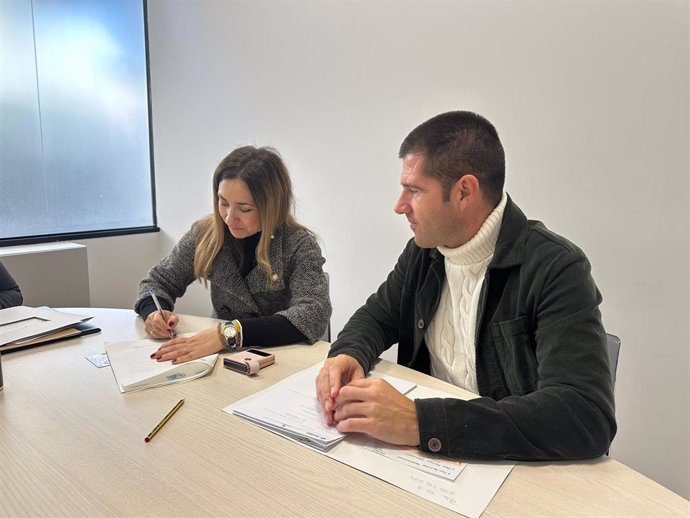 Isabel Blanquero en la firma de la adquisición de las viviendas