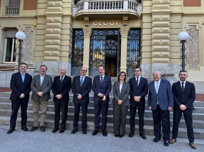 Trobada entre el president de Cecot, Xavier Panés, i el conseller de Justícia, Ramon Espadaler