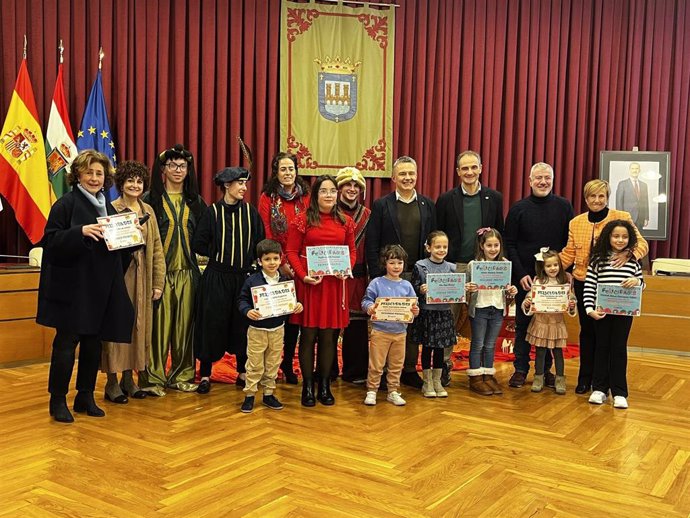 El alcalde de Logroño entrega los premios del 'Concurso Infantil de Cartas Solidarias a los Reyes Magos'