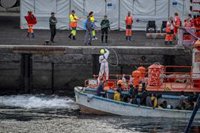 Más de 1.000 migrantes han llegado de forma irregular a España desde el sábado, todos ellos a Canarias
