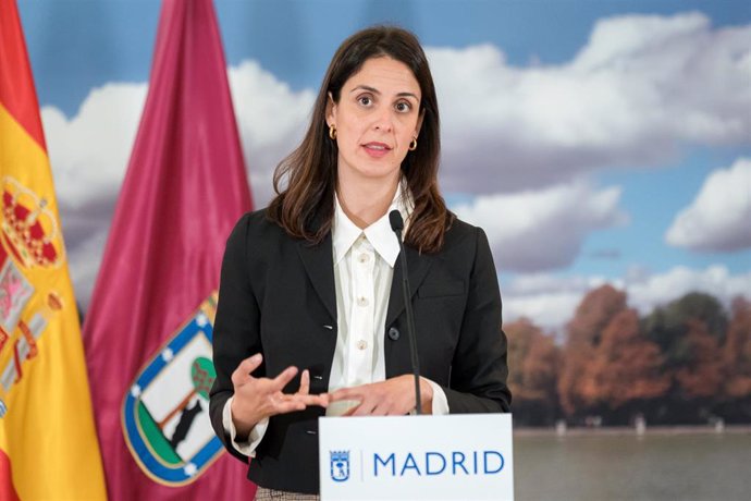 La portavoz de Más Madrid en el Ayuntamiento de Madrid, Rita Maestre, interviene tras una sesión ordinaria del Pleno municipal, en el Palacio de Cibeles, a 23 de diciembre de 2024 en Madrid (España). 