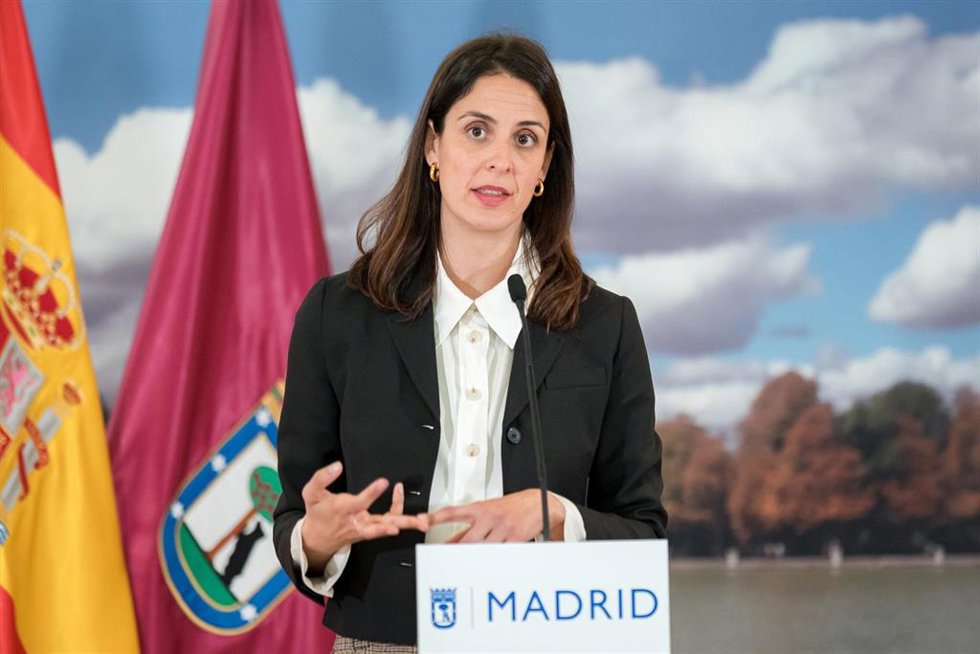 La portavoz de Más Madrid en el Ayuntamiento de Madrid, Rita Maestre, interviene tras una sesión ordinaria del Pleno municipal, en el Palacio de Cibeles, a 23 de diciembre de 2024 en Madrid (España).