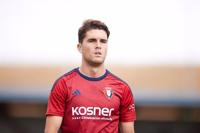 Archivo - Javi Martinez of CA Osasuna looks on during the pre-season friendly match between CA Osasuna and Deportivo Alaves at Tajonar on August 4, 2023, in Pamplona, Spain.