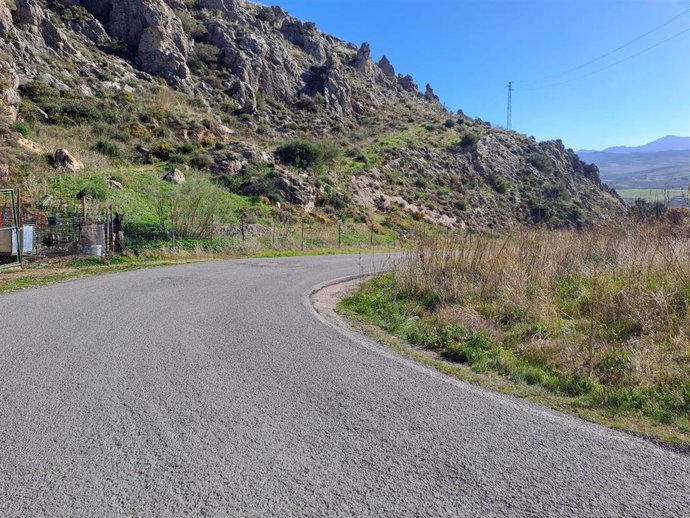 Camino entre Cañete la Real y Teba en el que actuará la Diputación de Málaga.