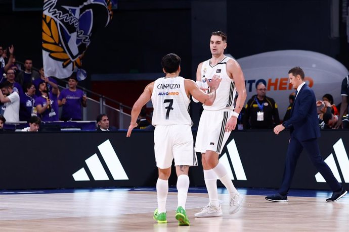 Archivo - Mario Hezonja y Facundo Campazzo durante un partido del Real Madrid