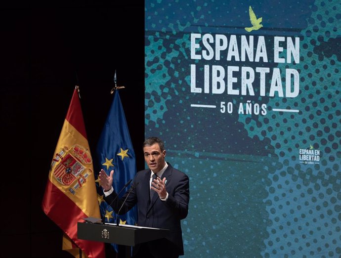 El presidente del Gobierno, Pedro Sánchez, interviene durante el acto 'España en Libertad', en el Auditorio del Museo Nacional Centro de Arte Reina Sofía, a 8 de enero de 2025, en Madrid (España)