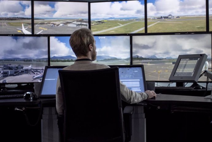 Archivo - Un puesto de control remoto de aeropuertos en Noruega