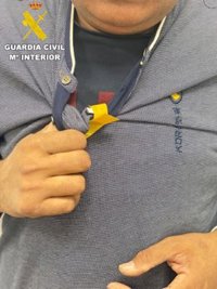 Identifican a dos personas por utilizar dispositivos de comunicación en el examen teórico de conducir para copiar