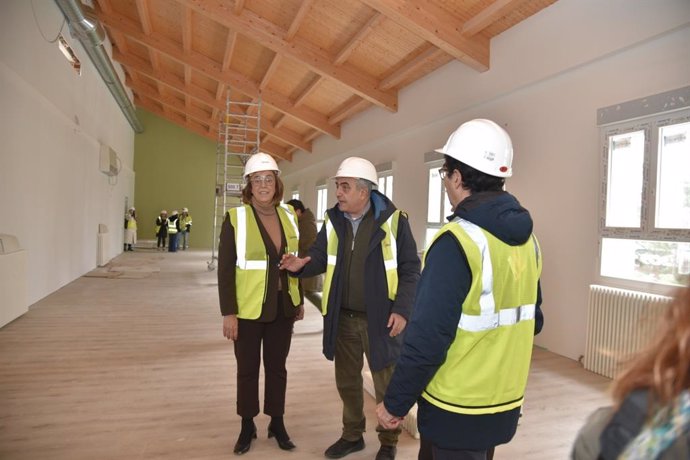 Armisén durante la visita a las obras de la Escuela de Enfermería.