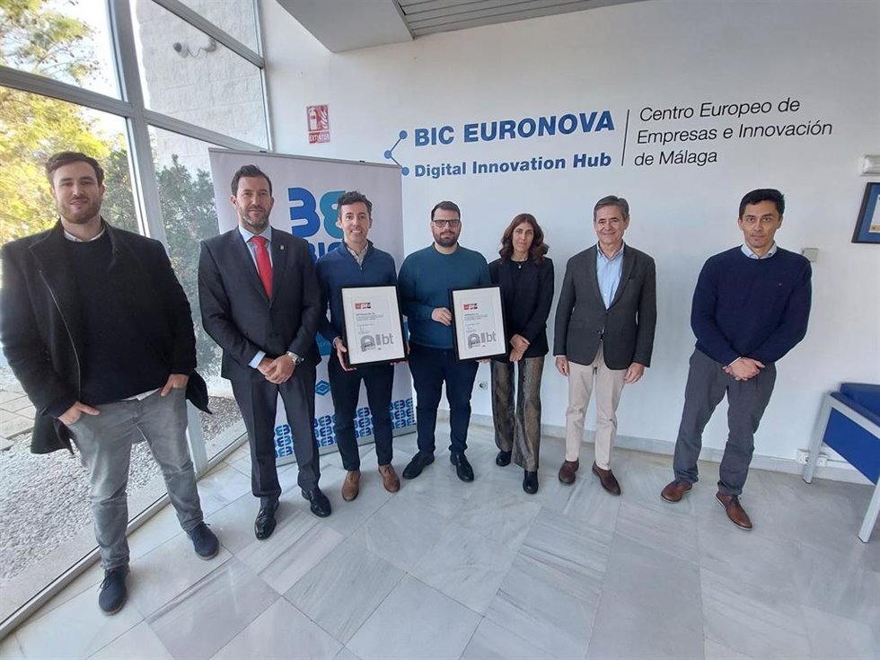 El acto de entrega se ha celebrado de la mano del delegado de Economía, Antonio García Ajedo, también presidente de BIC Euronova; acompañado por el director general del centro, Álvaro Simón de Blas, en calidad de presidente de Ances.