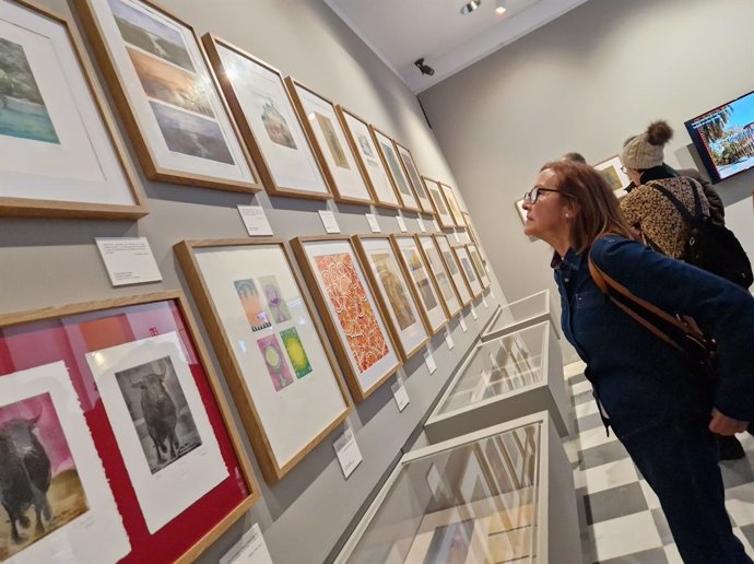 La Casa Museo Blasco Ibáñez inaugura la exposición temporal 'El texto y la imagen grabada', una propuesta que recoge grabados realizados por los alumnos y alumnas de la Escuela de Artesanos de València sobre distintas obras narrativas del autor.