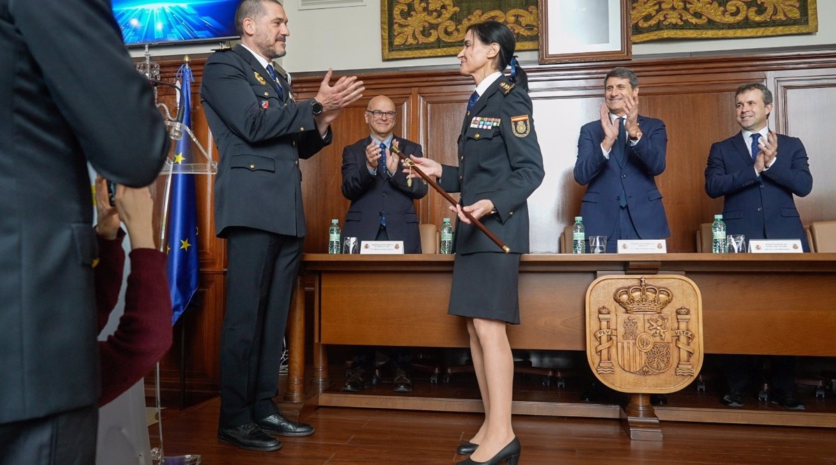 Layla Dris toma posesión como primera comisaria provincial del CNP en ...