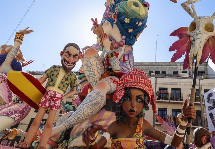 Archivo - Arxiu - Imatge d'arxiu d'una de les falles del 2024 a la ciutat de València.