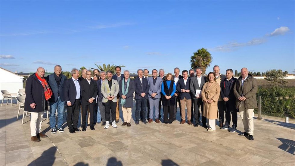 La delegada del Gobierno en la Comunitat Valenciana, Pilar Bernabé, se reúne con la Federación Empresarial de Hostelería