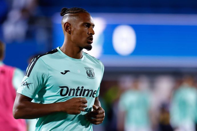 Archivo - Sebastien Haller of CD Leganes looks on during the Spanish League, LaLiga EA Sports, football match played between CD Leganes and Valencia CF at Butarque stadium on October 4, 2024, in Leganes, Madrid, Spain.