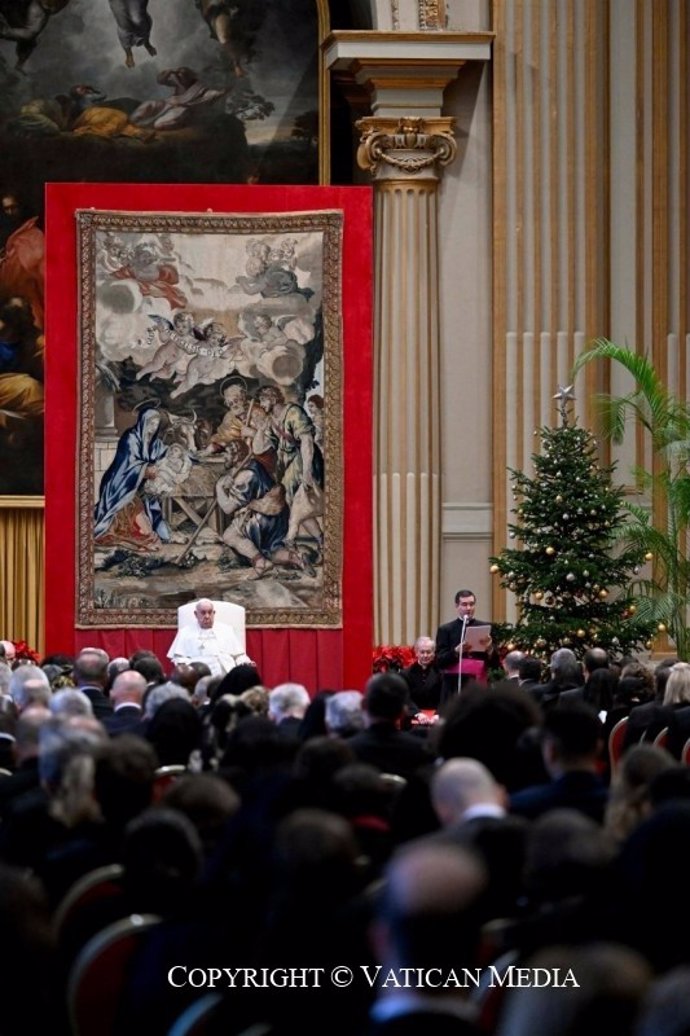 El Papa Francisco recibe al cuerpo diplomático.