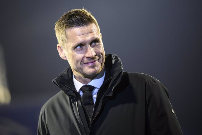 Archivo - FILED - 27 November 2024, Croatia, Zagreb: Dortmund's sports director Sebastian Kehl stands in the stadium before the UEFA Champions League preliminary round soccer match between Dinamo Zagreb and Borussia Dortmund at Maksimir stadium. Kehl will