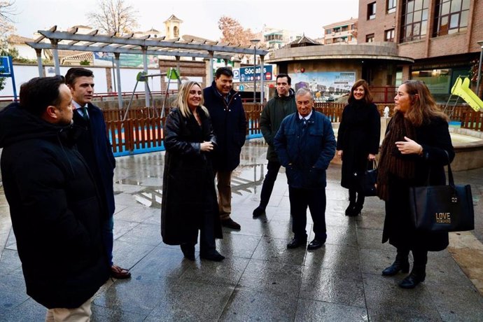 La alcaldesa de Granada, Marifrán Carazo, ha visitado la plaza Mercedes Domenech