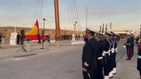 El antiguo palo mesana del buque escuela 'Juan Sebastián de Elcano' ya luce en la Punta San Felipe en Cádiz