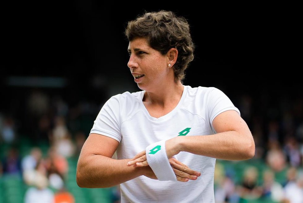 Archivo - Carla Suarez Navarro of Spain in action during the first round of the 2021 Wimbledon Championships Grand Slam tennis tournament against Ashleigh Barty of Australia