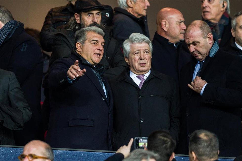 Archivo - Joan Laporta, President of FC Barcelona, and Enrique Cerezo, president of Atletico de Madrid, are seen during the Spanish league, La Liga EA Sports, football match played between FC Barcelona and Atletico de Madrid at Estadi Olimpic de Montjui