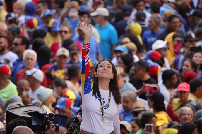 09 January 2025, Venezuela, Caracas: Venezuelan opposition leader Maria Corina Machado leads a demonstration against the re-inauguration of authoritarian President Nicolas Maduro. Machado, who had left her safe house for the first time in months to join t