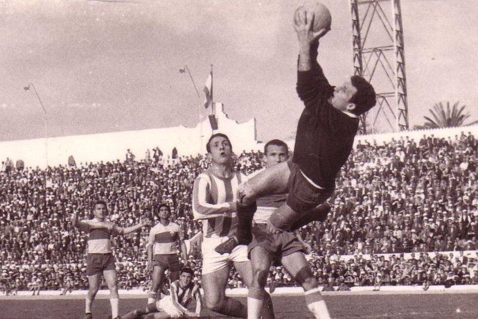 Gerardo Clares, en un partido con el Betis disputado el 5 de marzo de 1961.