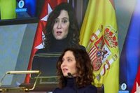 Ayuso cree que Sánchez no deja el poder por "todo lo que tiene en cajones" y lo ve "preso" de Zapatero